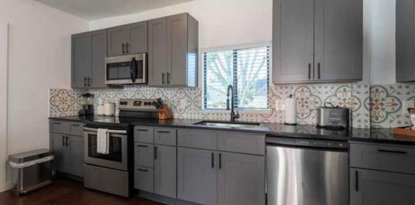 🌆✨ LIVE IN MONTROSE! — 2 BEDROOM APARTMENT FOR RENT ✨