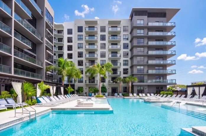 Apartment for rent in a luxurious building in Miami, FL — Apartments