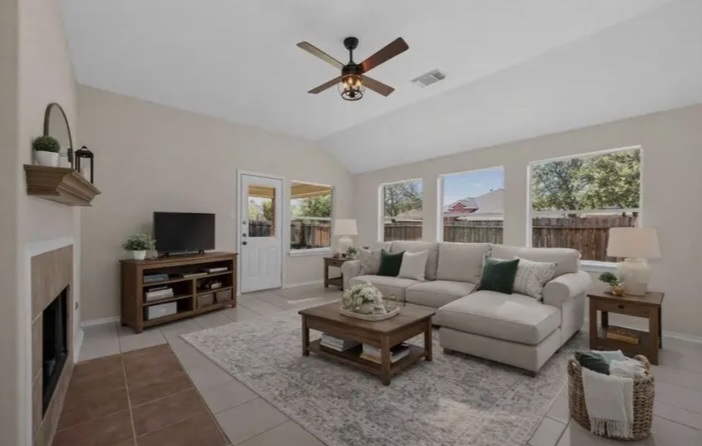 Beautiful 4 Bedroom 2 Bath Home for sale in Humble, TX - Houses in Humble - Image 5 of 10