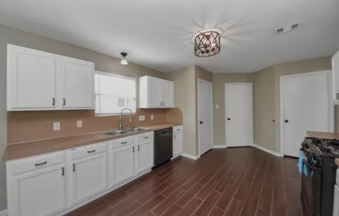 Beautiful 4 Bedroom 2.5 Bath Home Located in Deerbrook Estates - Houses in Humble - รูปภาพ 6 of 10