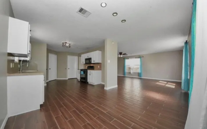 Beautiful 4 Bedroom 2.5 Bath Home Located in Deerbrook Estates - Houses in Humble - รูปภาพ 7 of 10