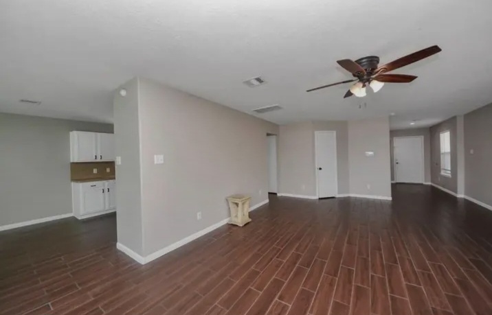 Beautiful 4 Bedroom 2.5 Bath Home Located in Deerbrook Estates - Houses in Humble - รูปภาพ 8 of 10