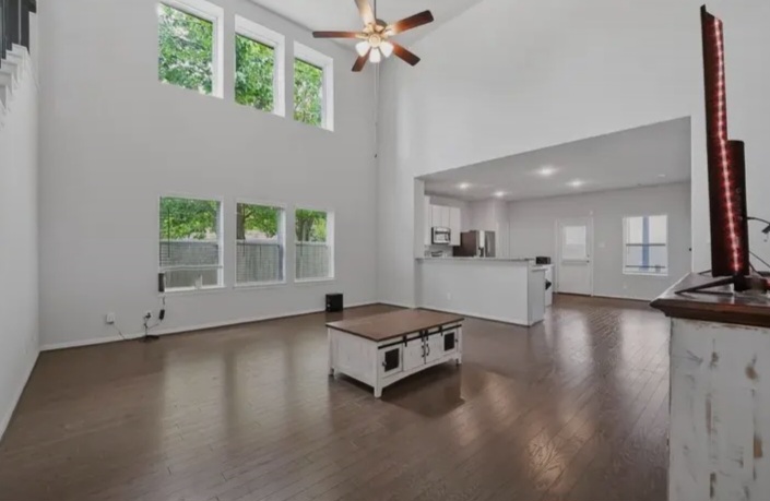 🏡 Beautiful 4-Bedroom Home in Deer Park – Now Available! - Houses in Deer Park - รูปภาพ 4 of 6