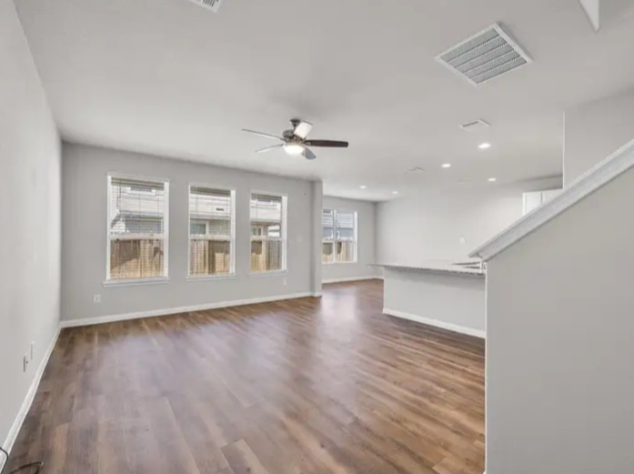 Beautifully light and bright home close to Intercontinental airport for sale - Houses in Houston - Image 2 of 10