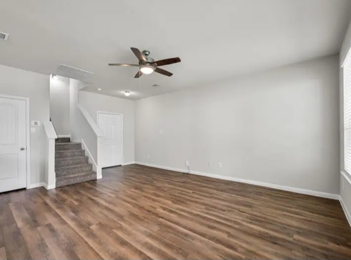Beautifully light and bright home close to Intercontinental airport for sale - Houses in Houston - Image 3 of 10