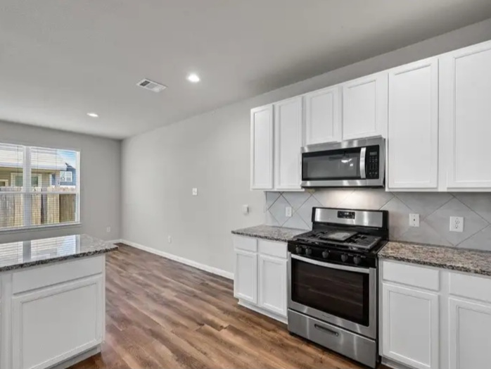 Beautifully light and bright home close to Intercontinental airport for sale - Houses in Houston - Image 8 of 10