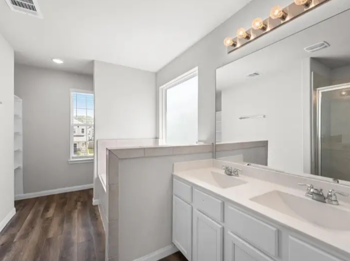 Beautifully light and bright home close to Intercontinental airport for sale - Houses in Houston - Image 9 of 10