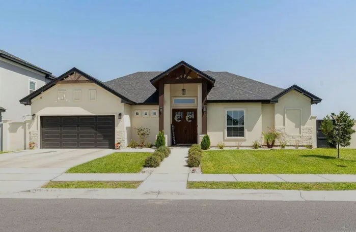 Beautifully maintained House for sale in McAllen, TX — Houses
