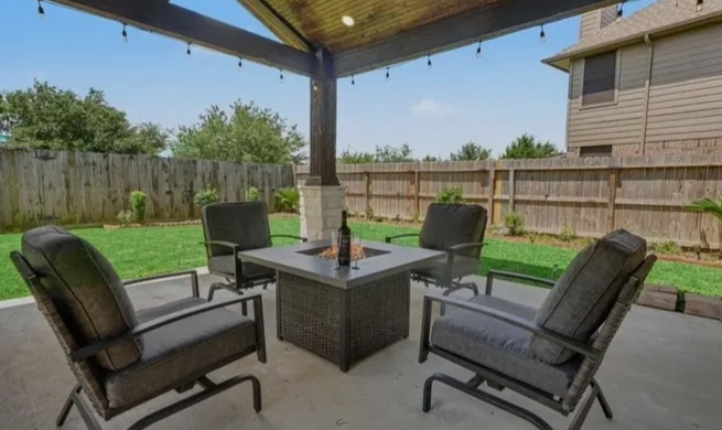 beautifully updated home in Country Club Cove - Houses in Baytown - Image 2 of 10