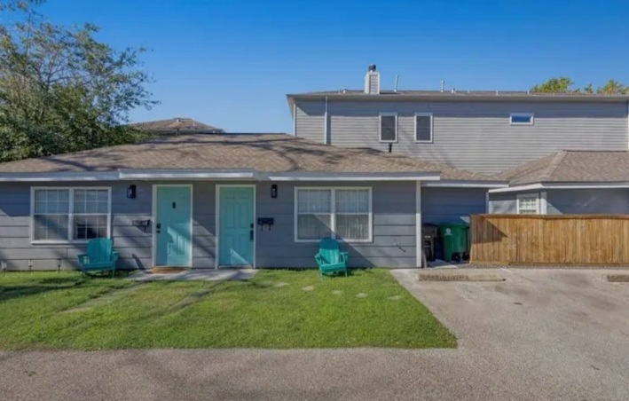 Beautifully updated rental in a convenient Houston location in Houston — Houses