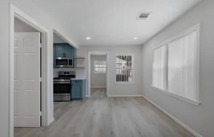 Beautifully updated rental in a convenient Houston location - Houses in Houston - Bild 3 of 8