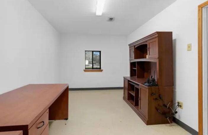 🏢 COMMERCIAL / INDUSTRIAL OPPORTUNITY IN EAST TEXAS! - Commercial in Tyler - Image 8 of 10