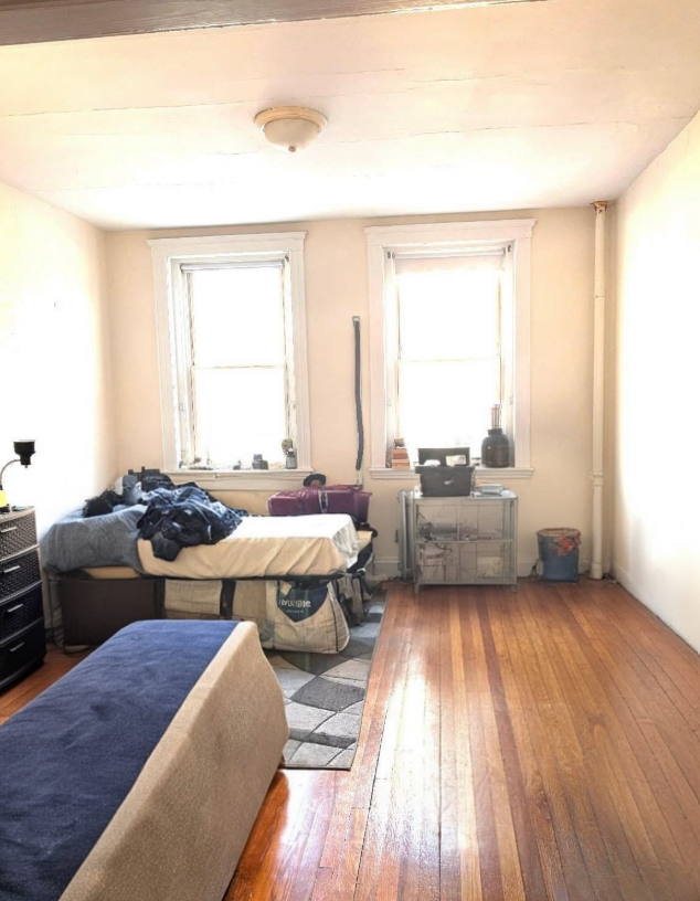 SHARED ROOM SPOT AVAILABLE IN A MIXED GENDER APARTMENT