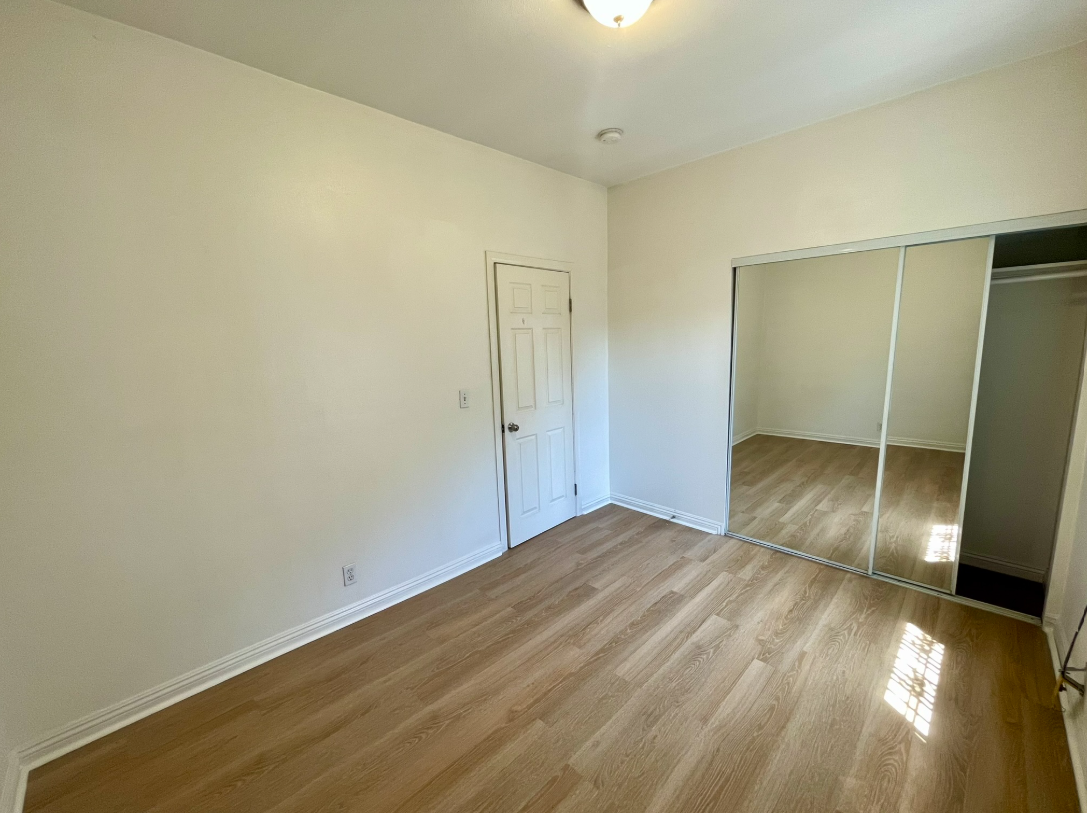 Fully Renovated 2 Bedroom 1 Bathroom Apartment