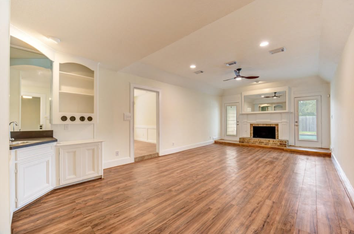 Move-in ready family home with sparkling pool