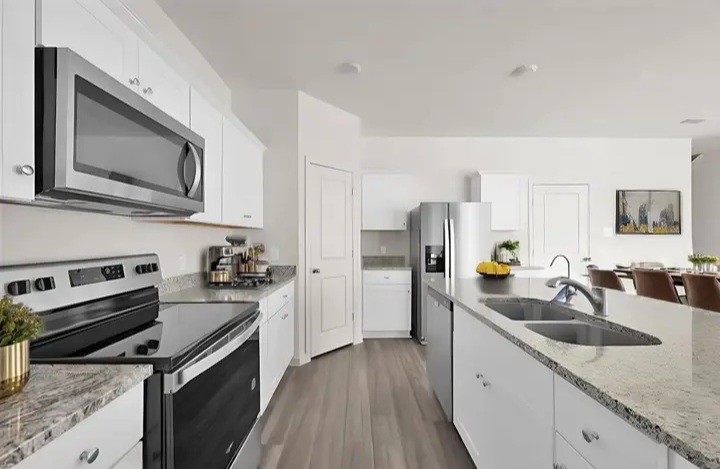 Houses for sale in different locations (HOUSTON, MAGNOLIA, CONROE, MONTGOMERY...)