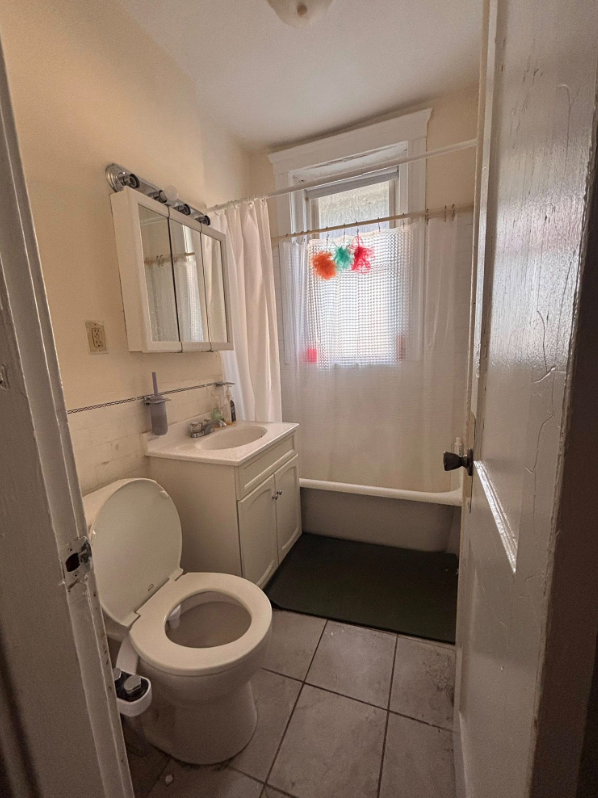 SHARED ROOM SPOT AVAILABLE IN A MIXED GENDER APARTMENT