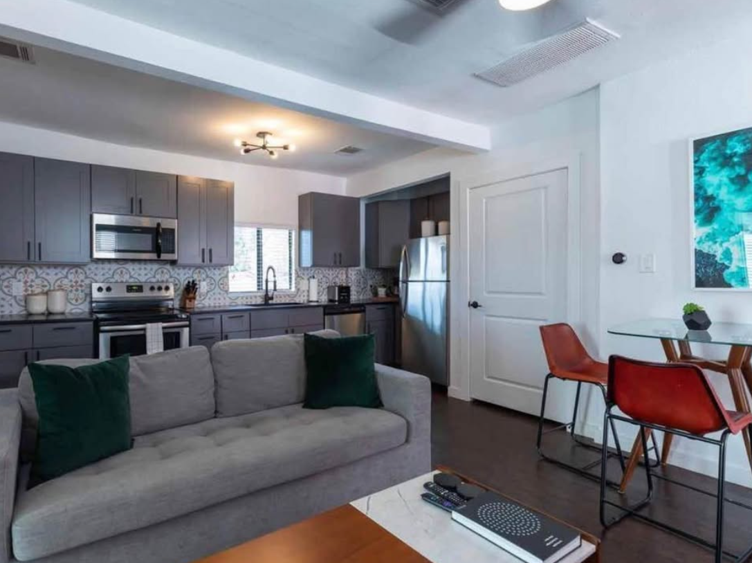 🌆✨ LIVE IN MONTROSE! — 2 BEDROOM APARTMENT FOR RENT ✨