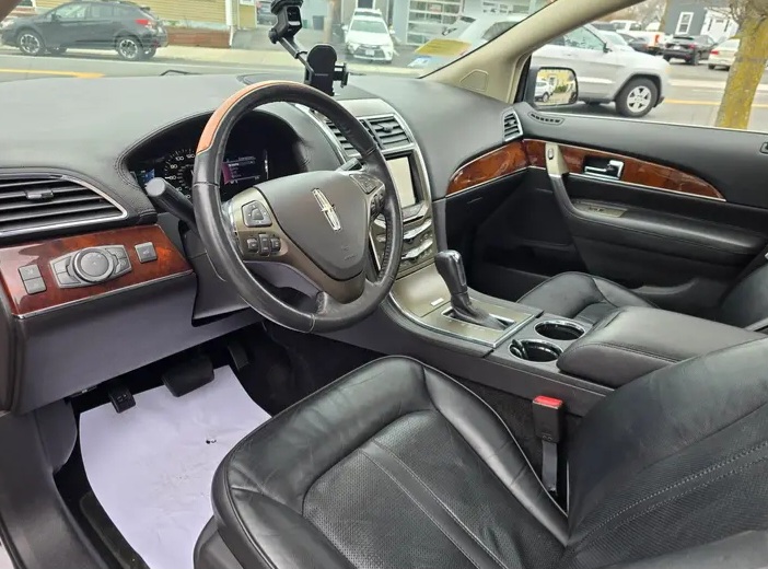 Lincoln MKX AWD for sale in beverly - Cars in Beverly - Image 5 of 8