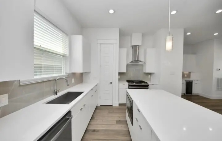 Modern living for lease in a prime Houston location - Houses in Houston - Image 3 of 9