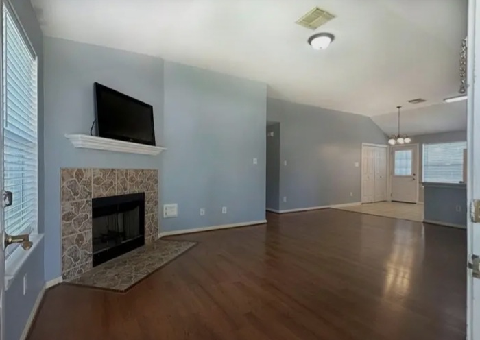 move-in ready home at an affordable price in houston - Houses in Houston - รูปภาพ 3 of 10