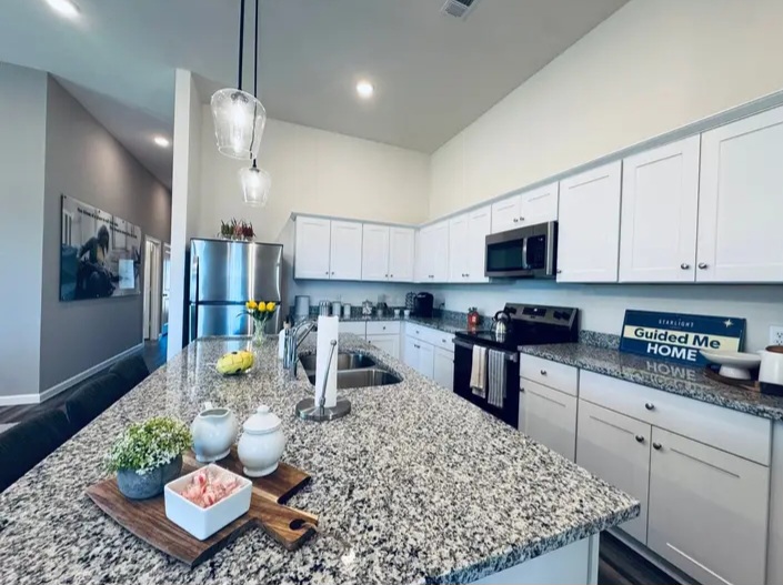 Houses for sale in different locations (HOUSTON, MAGNOLIA, CONROE, MONTGOMERY...)