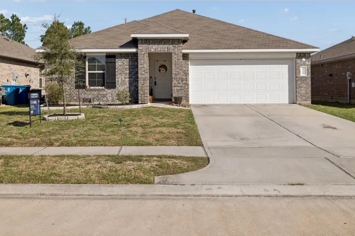 Beautiful move-in ready home in Porter’s Mill in New Caney