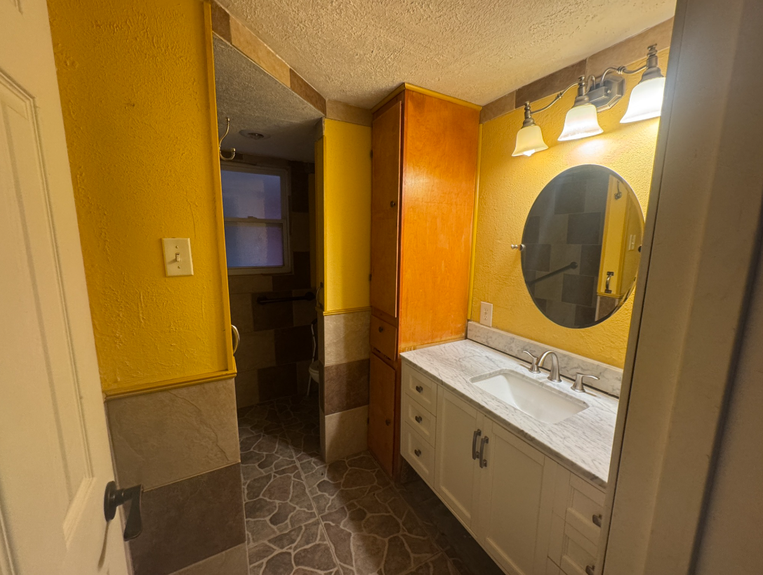 FLIP/RENTAL OPPORTUNITY ON A MASSIVE LOT IN WHISPERING PINES! CONROE ISD!