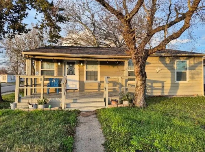 PRICE DROP – New Flip Opportunity in Freeport — Houses