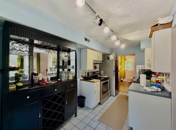 Rental good price in highly desirable Whitman Pond Village - Houses in Weymouth - Image 5 of 10
