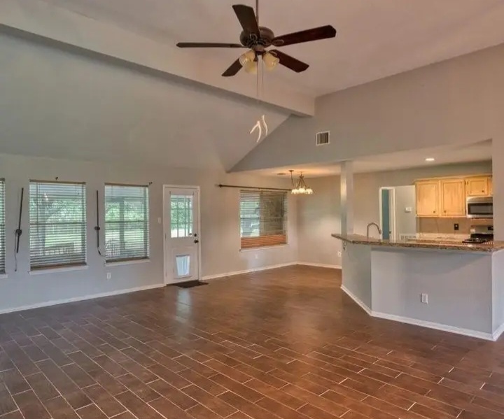spacious home for sale in Angleton - Houses in Angleton - Imagem 10 of 10