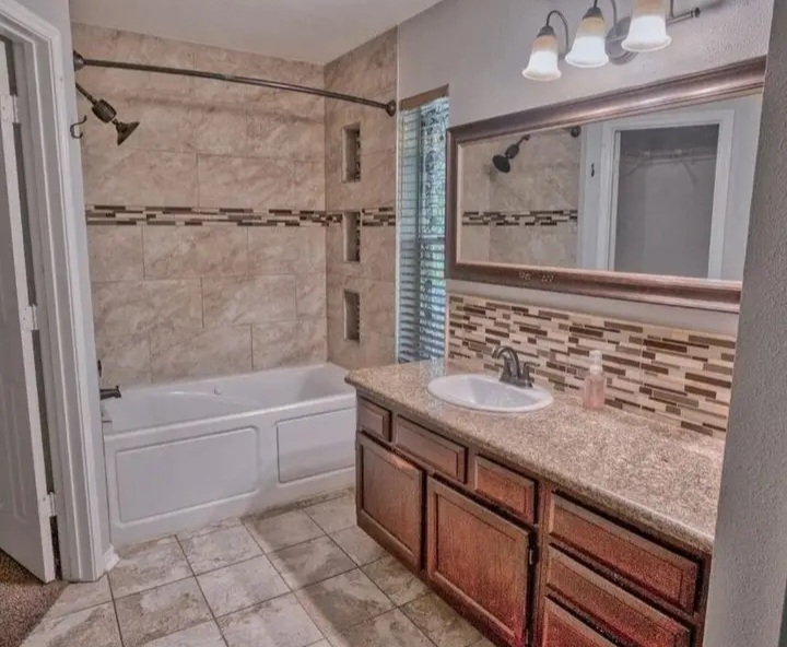 spacious home for sale in Angleton - Houses in Angleton - Imagem 4 of 10