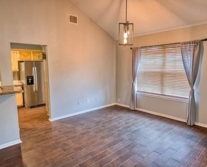 spacious home for sale in Angleton - Houses in Angleton - Imagem 6 of 10