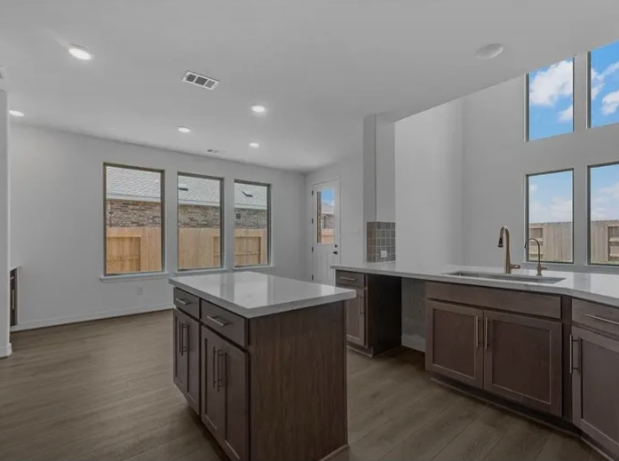 stunning 4-bedroom, 3.5-bath home for sale in Brookshire - Houses in Brookshire - 画像 3 of 10