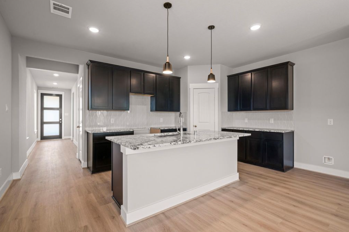 🔥 HUGE PRICE DROP – MOVE-IN READY! 🔥 Why wait to build when you can move right in?